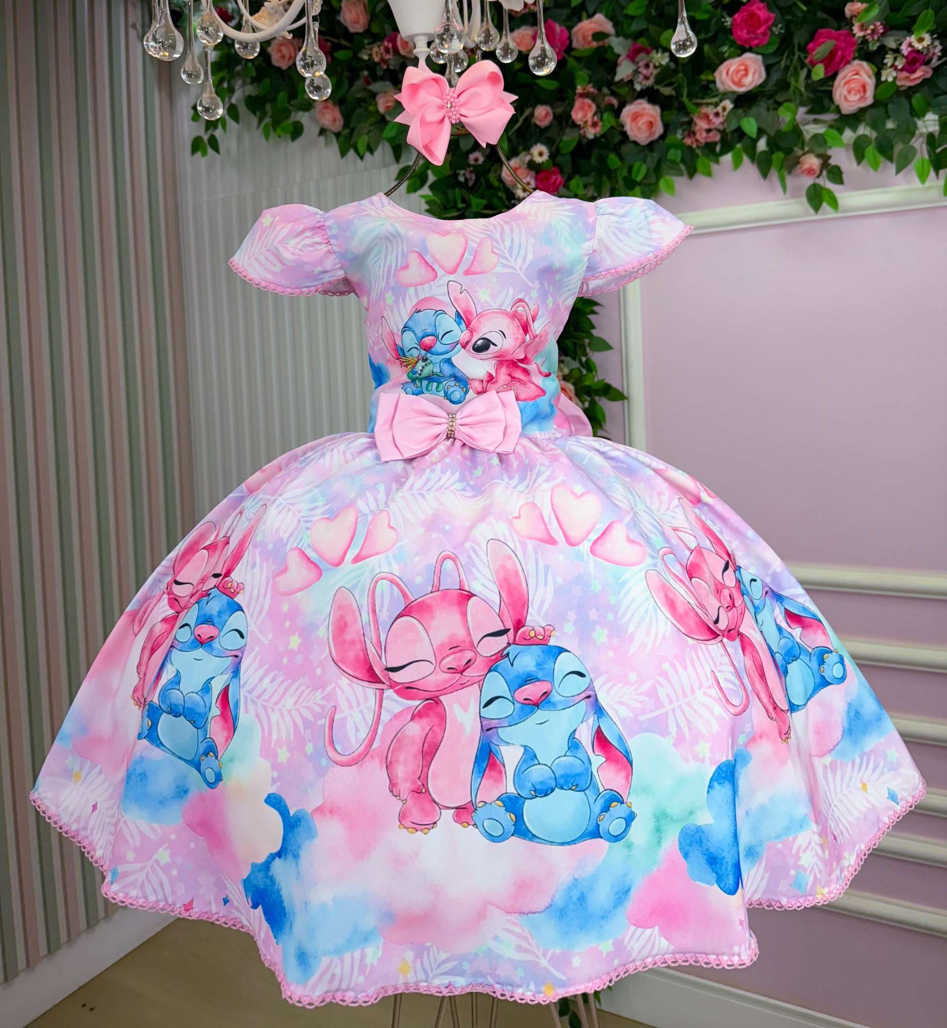 Vestido Temático Infantil em Tafetá com Estampa Stitch e Angel