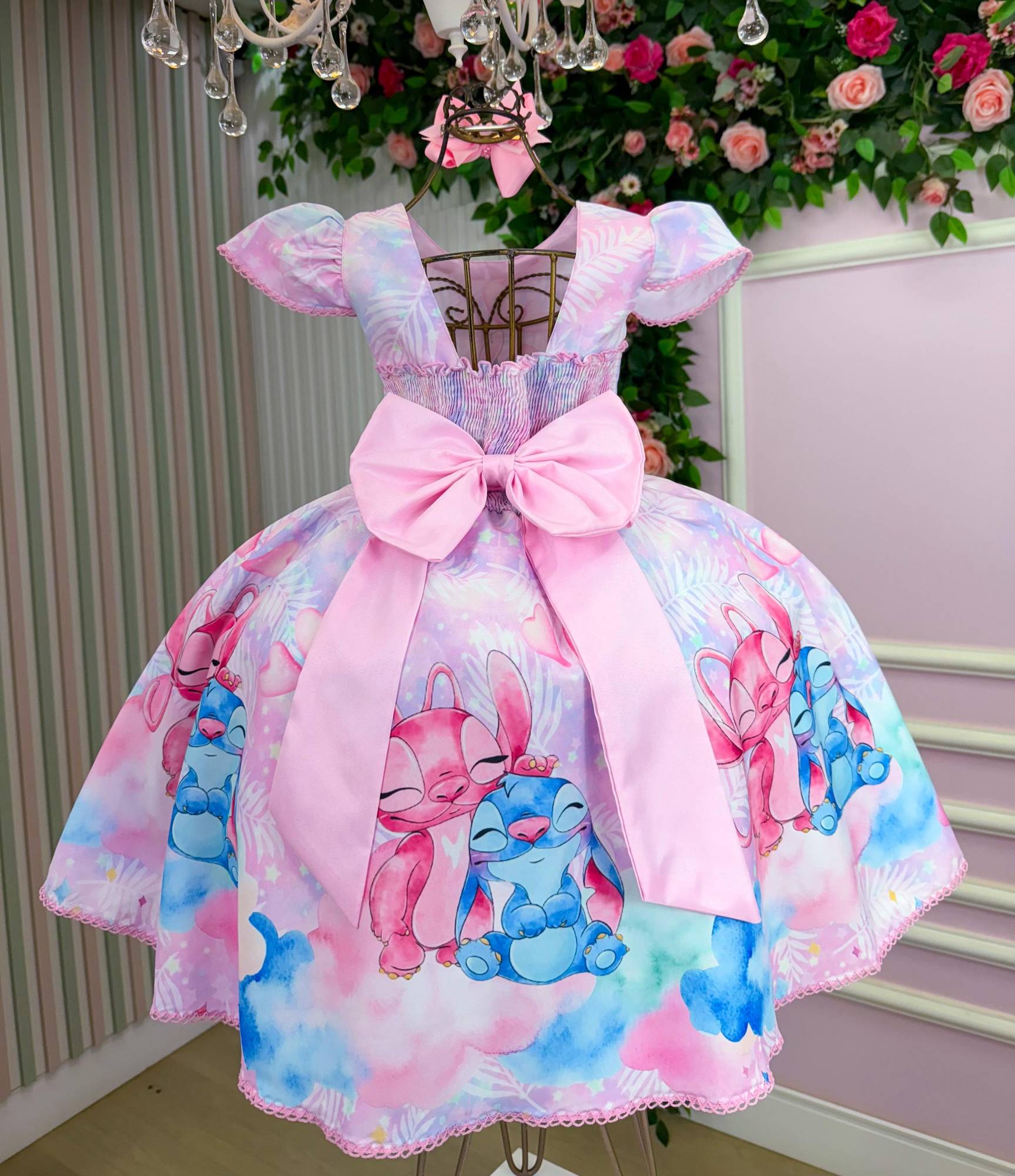Vestido Temático Infantil em Tafetá com Estampa Stitch e Angel