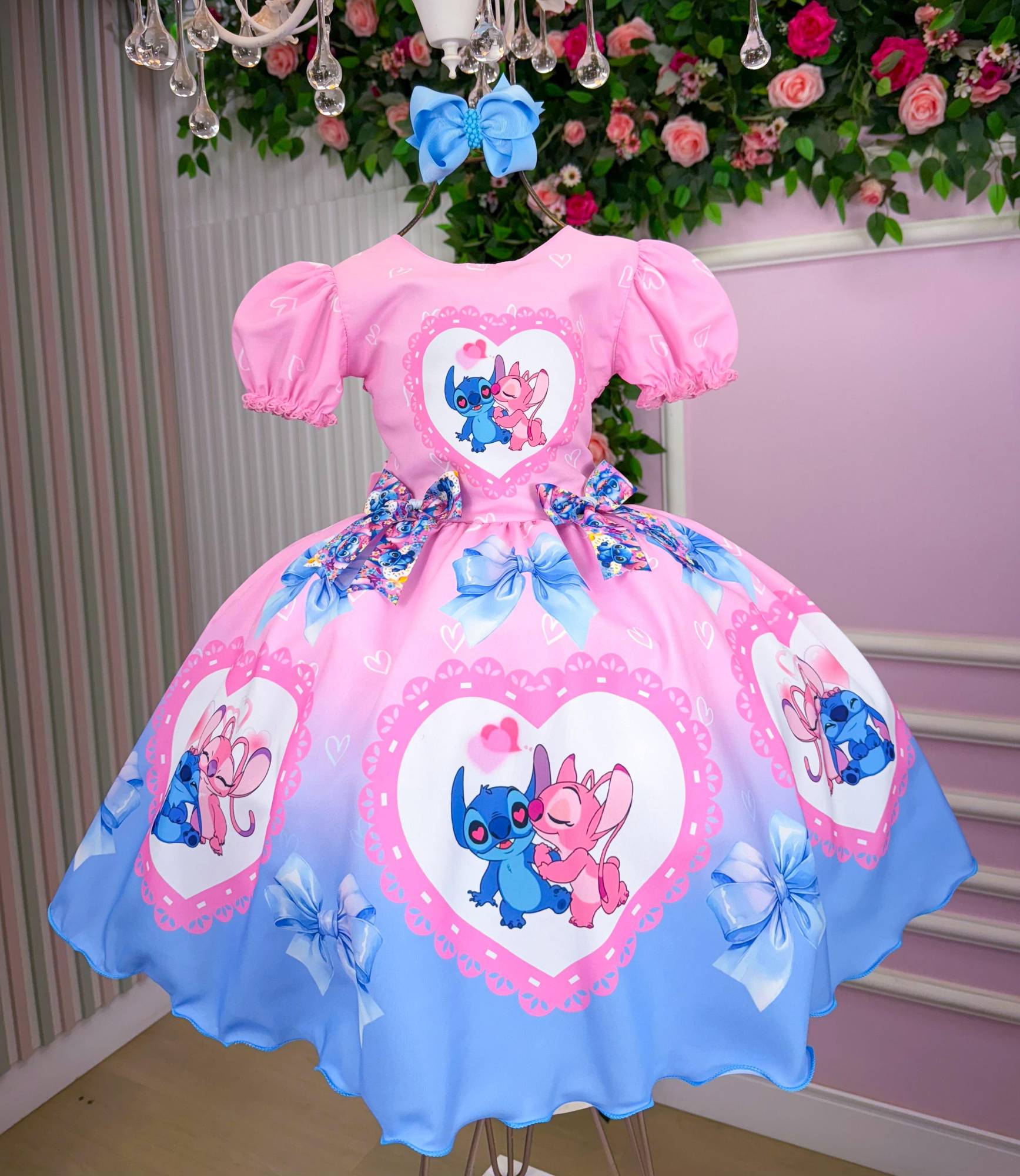 Vestido Temático em Tafetá com Estampa de Stitch e Angel para Festas