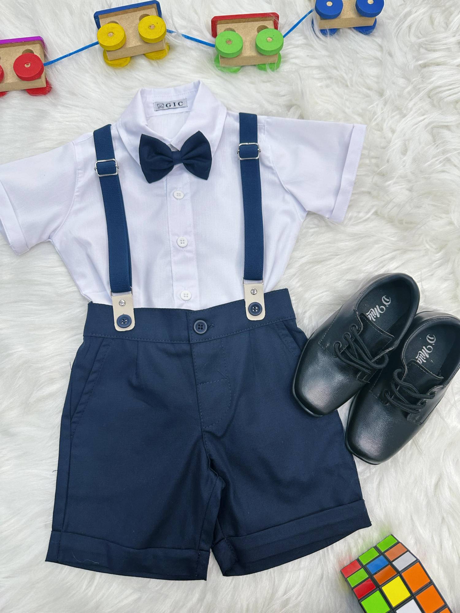 Conjunto Social Luxo Camisa Branca Bermuda e Suspensório Azul Escuro