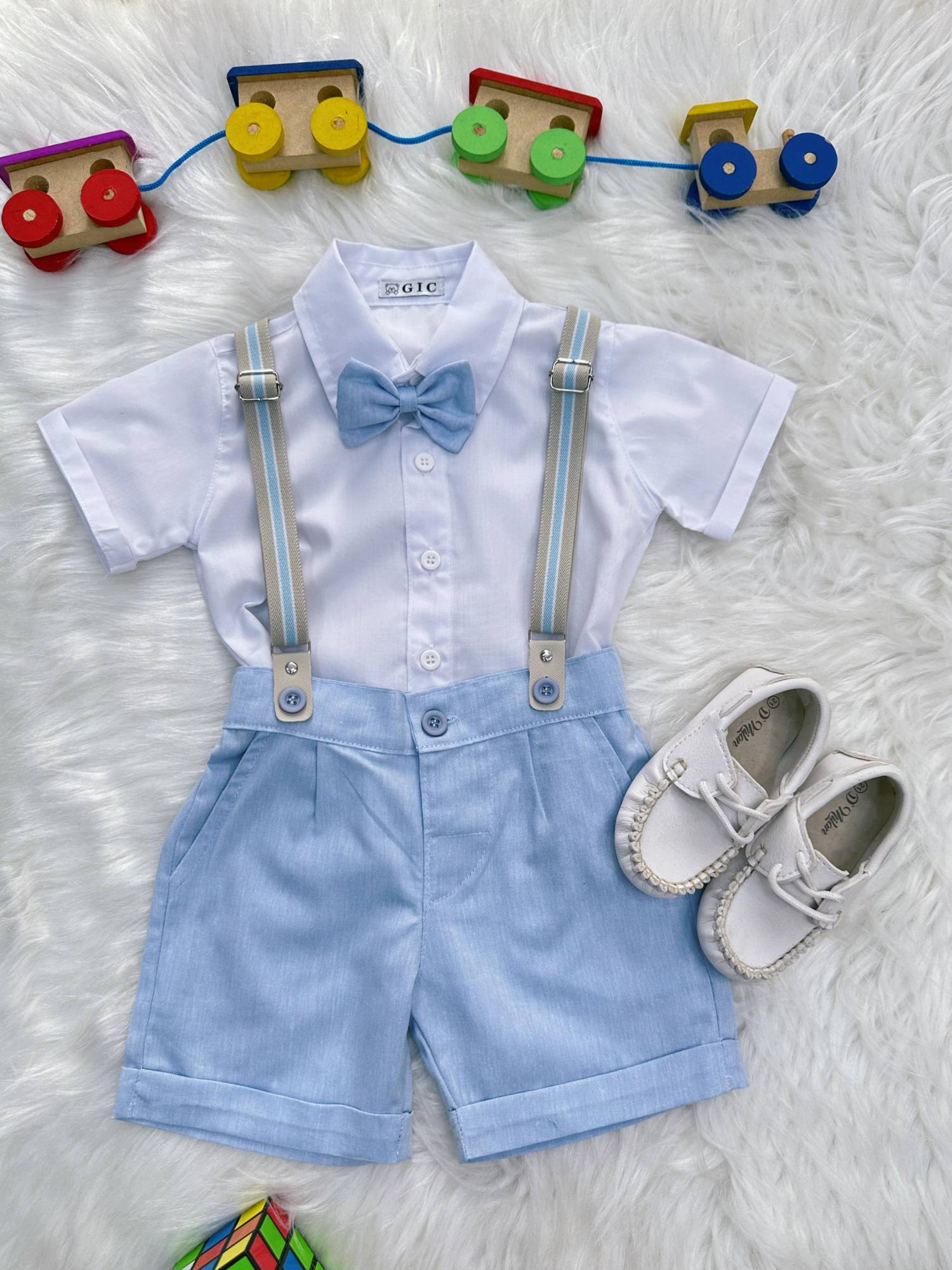 Conjunto Social Pajem Camisa Branca Bermuda e Suspensório Azul Claro