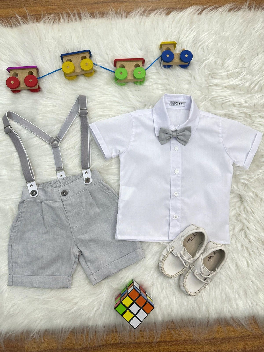 Conjunto Social Luxo Camisa Branca Bermuda e Suspensório Cinza Claro