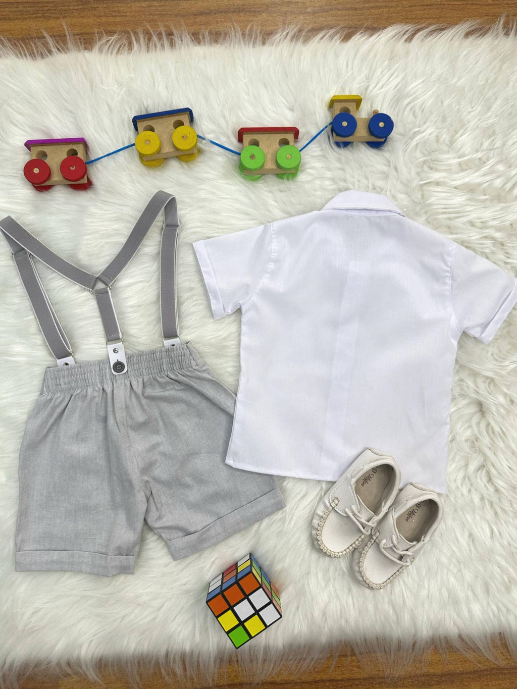 Conjunto Social Luxo Camisa Branca Bermuda e Suspensório Cinza Claro