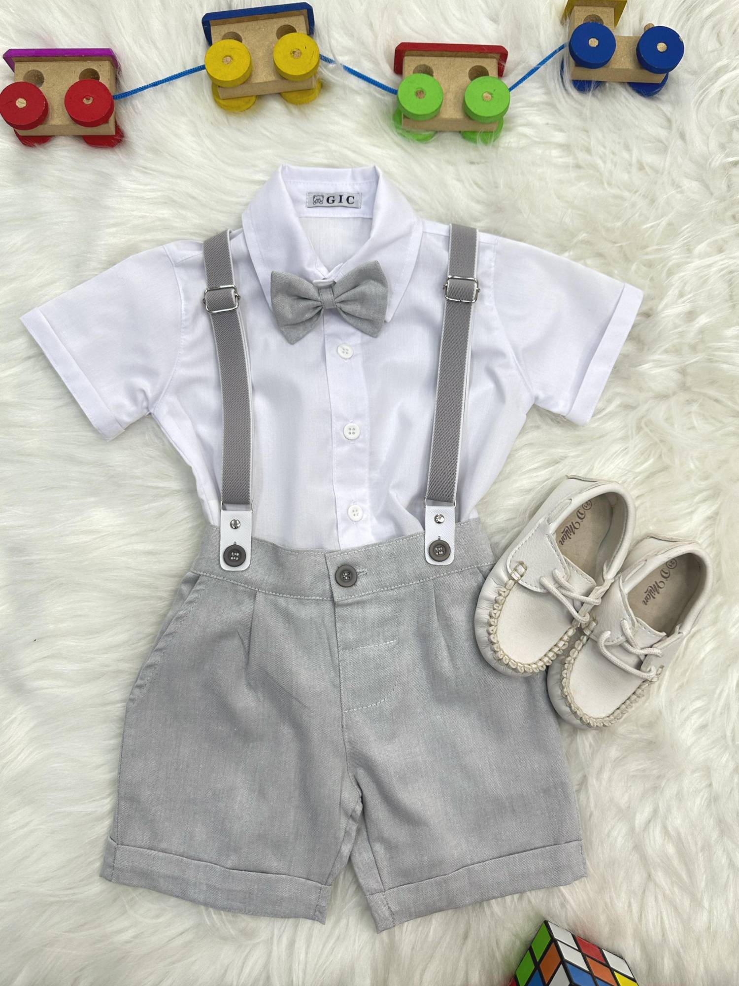 Conjunto Social Luxo Camisa Branca Bermuda e Suspensório Cinza Claro