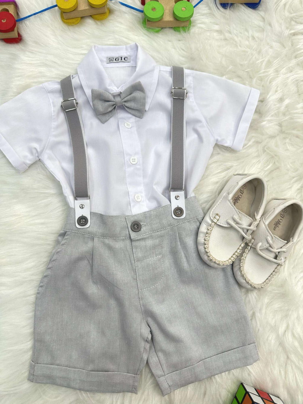 Conjunto Social Luxo Camisa Branca Bermuda e Suspensório Cinza Claro
