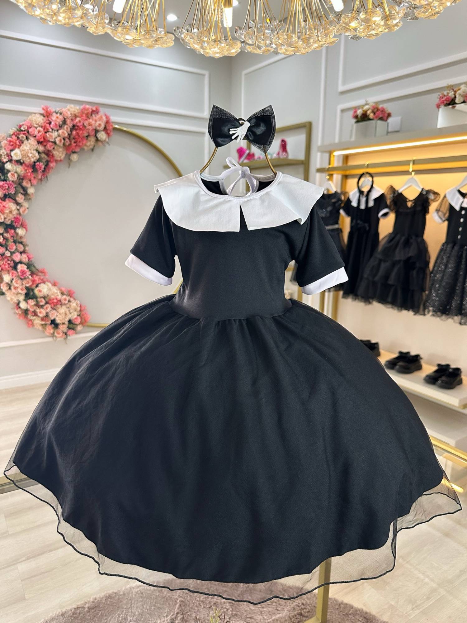 Fantasia Infantil Com Laço Temático da Wandinha para Festas