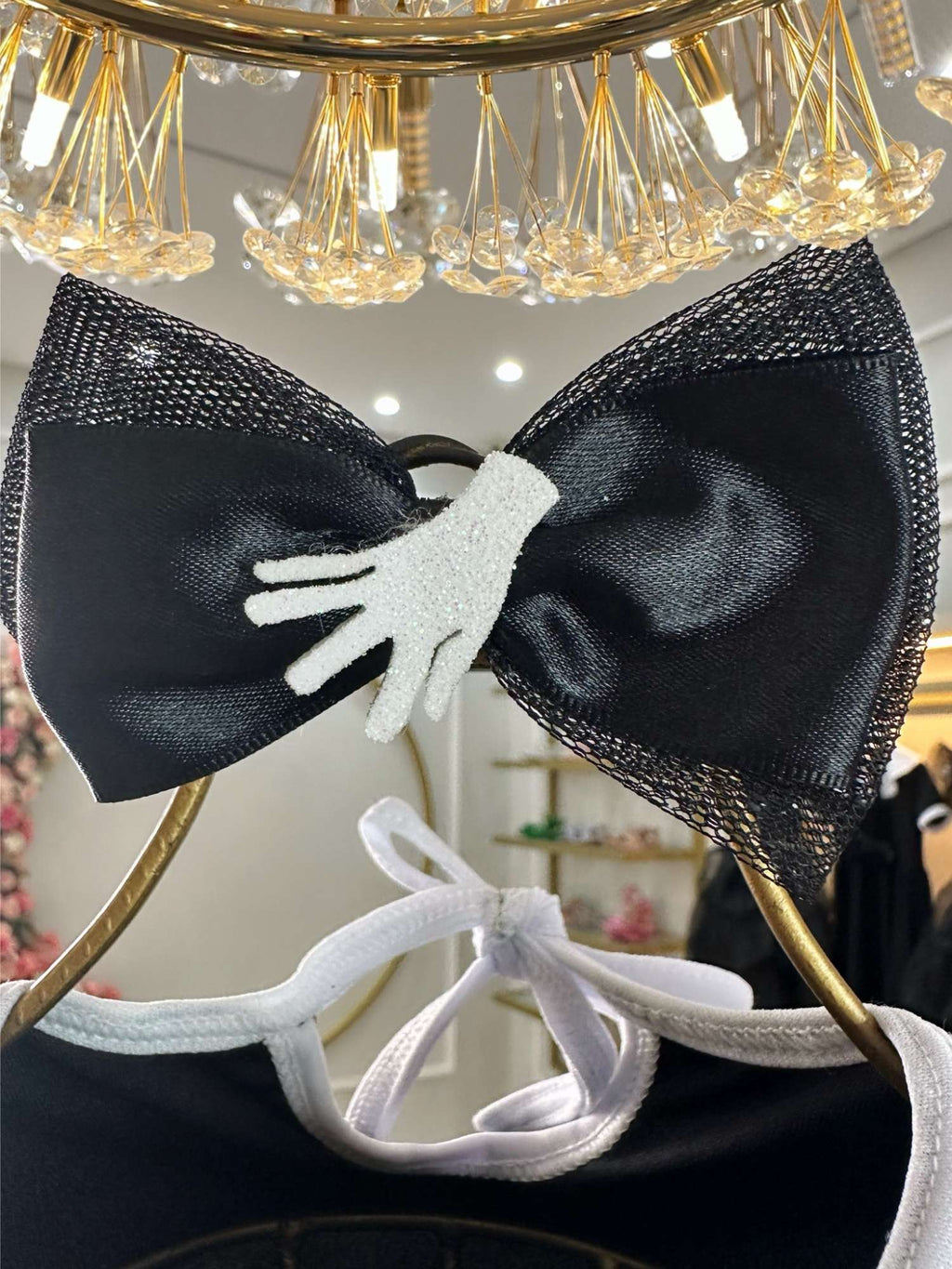 Fantasia Infantil Com Laço Temático da Wandinha para Festas