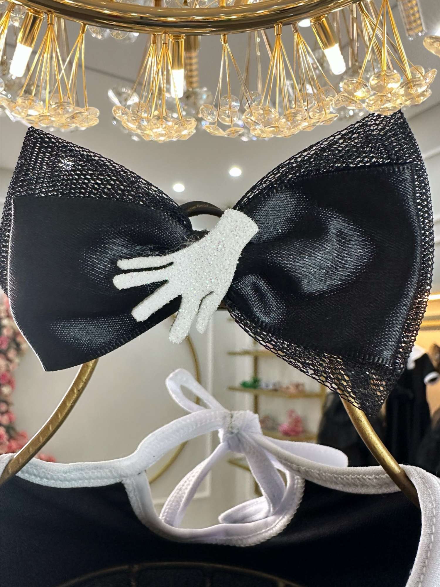 Fantasia Infantil Com Laço Temático da Wandinha para Festas