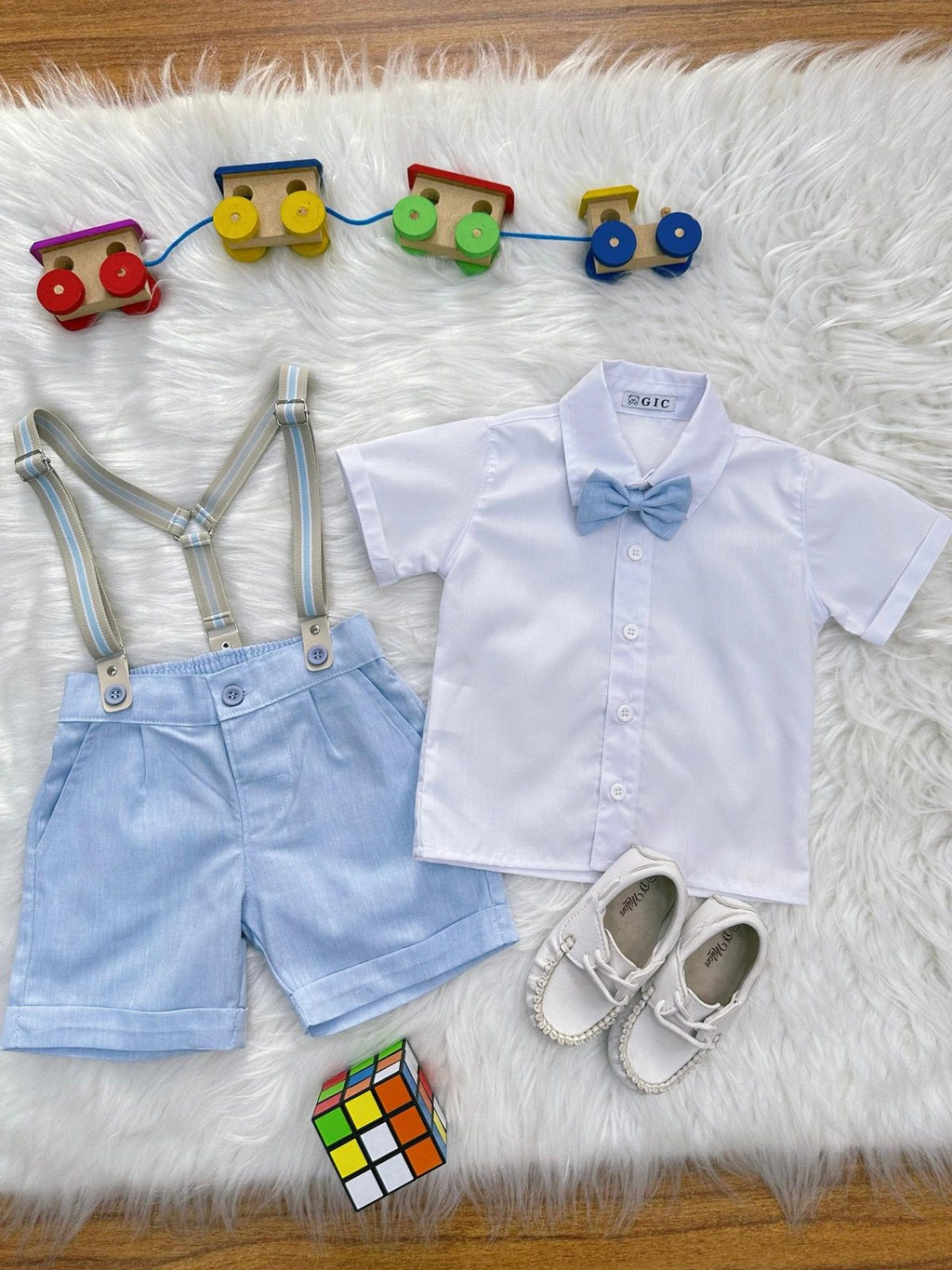 Conjunto Social Pajem Camisa Branca Bermuda e Suspensório Azul Claro