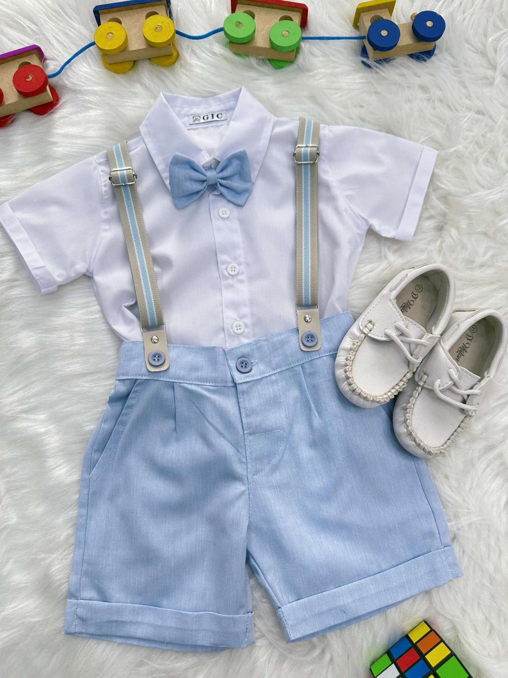 Conjunto Social Pajem Camisa Branca Bermuda e Suspensório Azul Claro