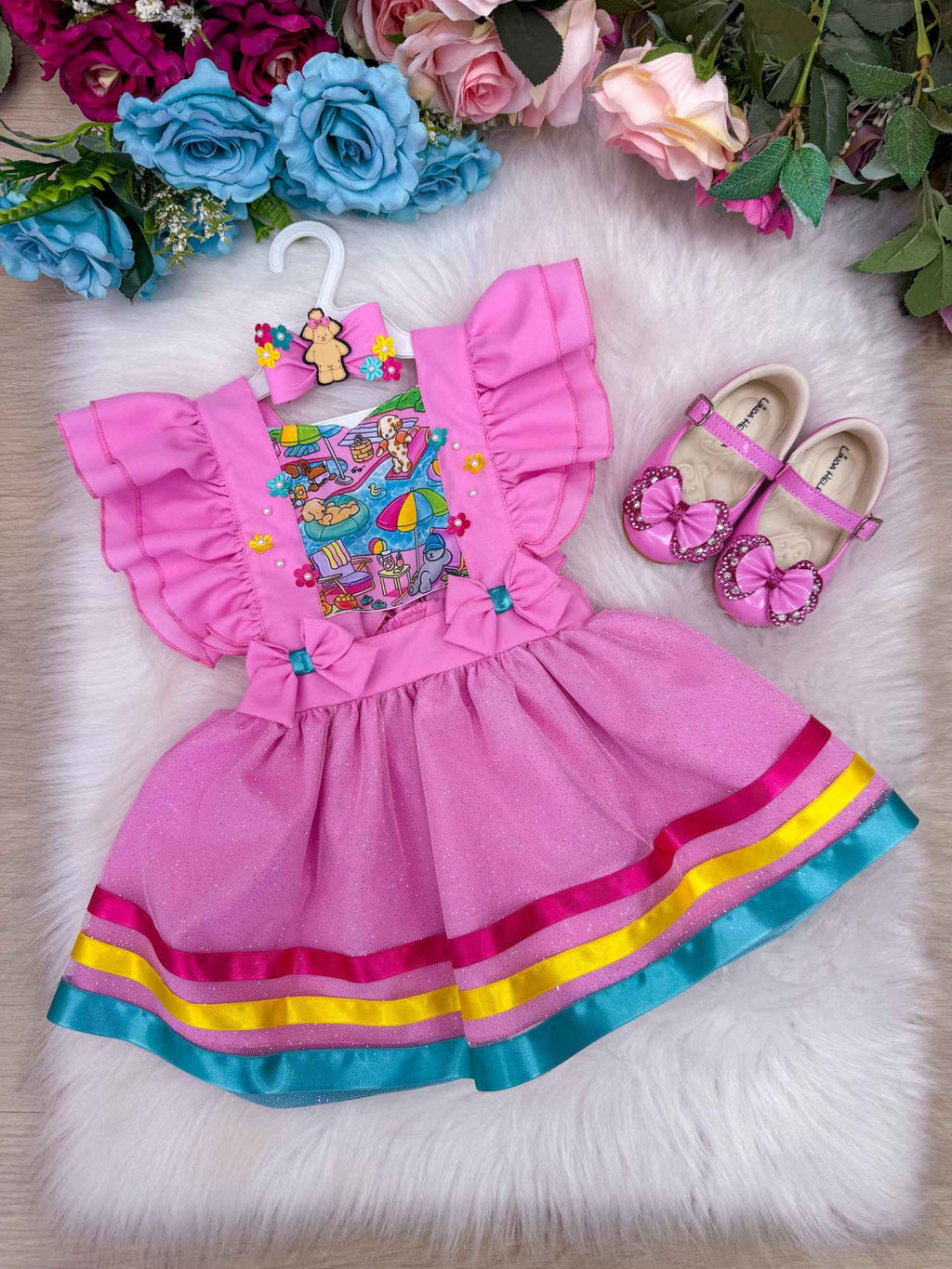 Vestido Infantil Temático em Tecido 100% Poliéster com Laço de Cabelo
