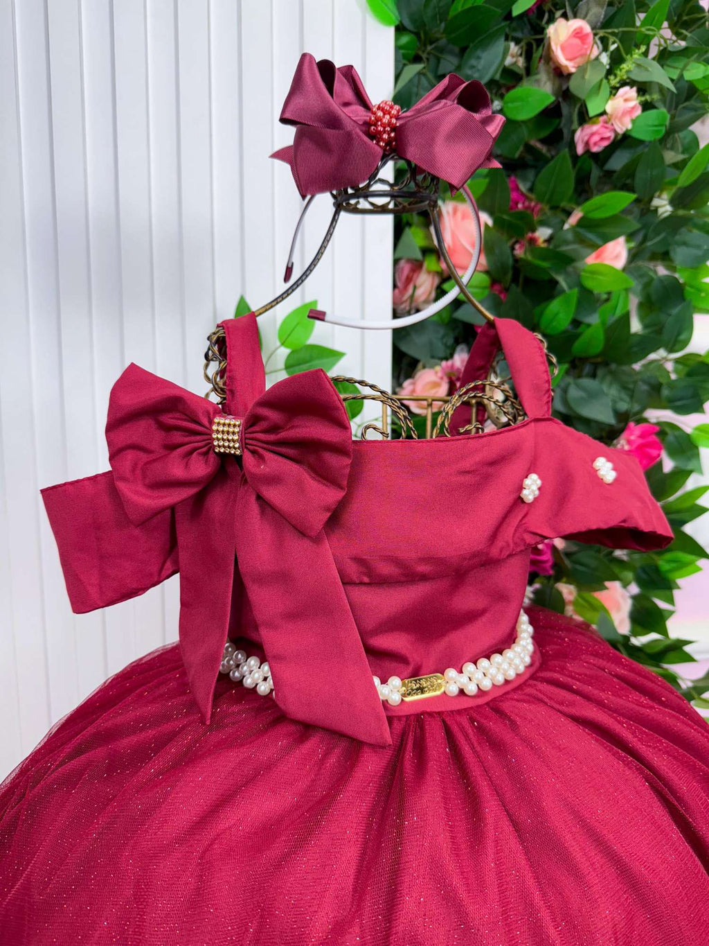 Vestido Longo Marsala em Tecido Techno Sport com Laço e Cinto de Pérolas
