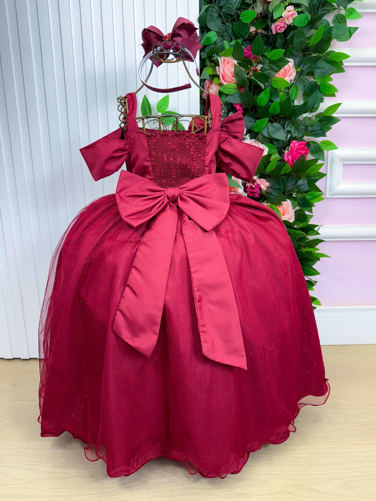 Vestido Longo Marsala em Tecido Techno Sport com Laço e Cinto de Pérolas