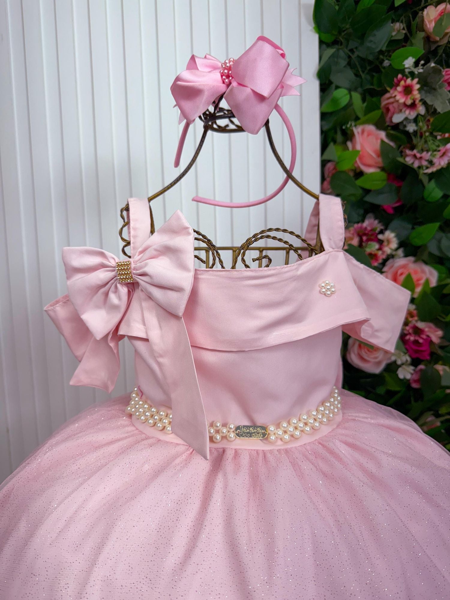 Vestido Longo Rosa Bebê em Tecido Techno Sport com Laço e Cinto de Pérolas