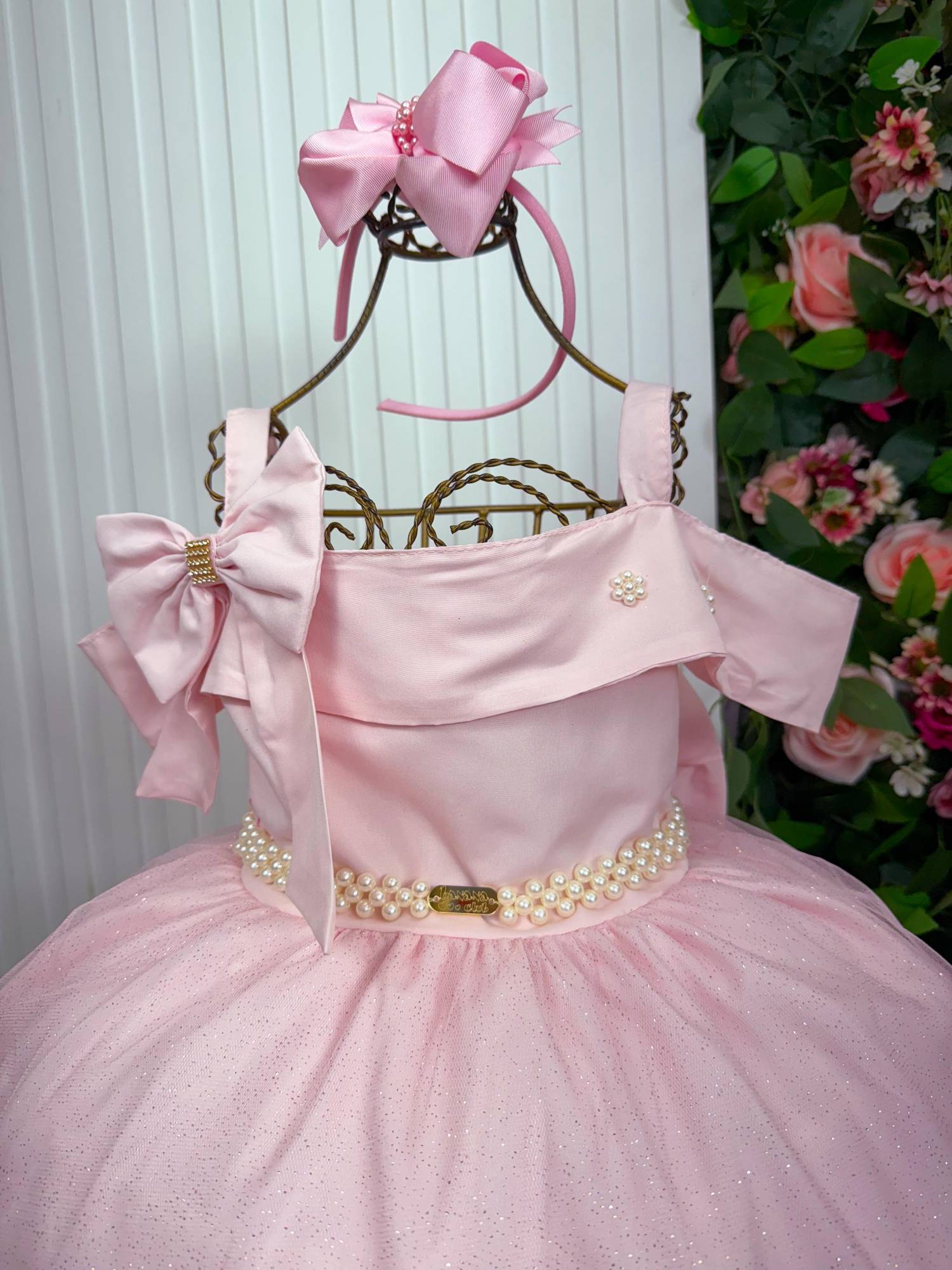 Vestido Longo Rosa Bebê em Tecido Techno Sport com Laço e Cinto de Pérolas
