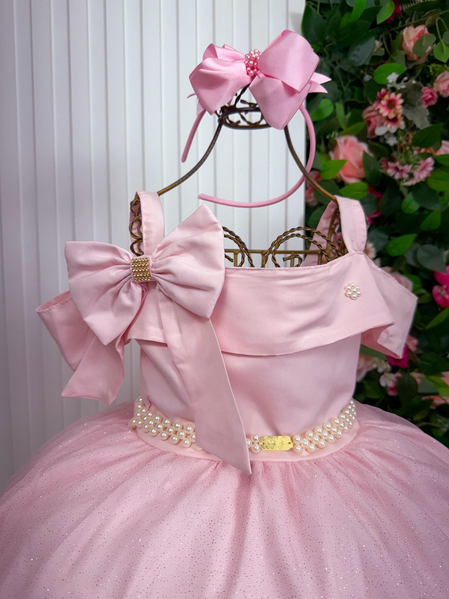 Vestido Longo Rosa Bebê em Tecido Techno Sport com Laço e Cinto de Pérolas