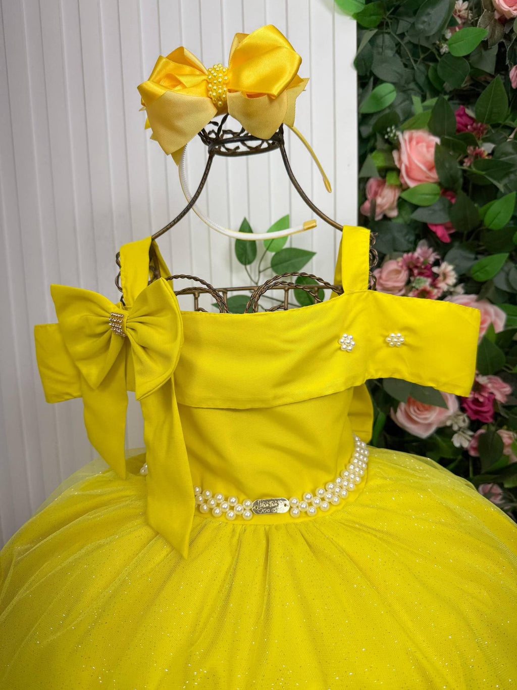 Vestido Longo Amarelo Doce Elegância em Tecido Techno Sport