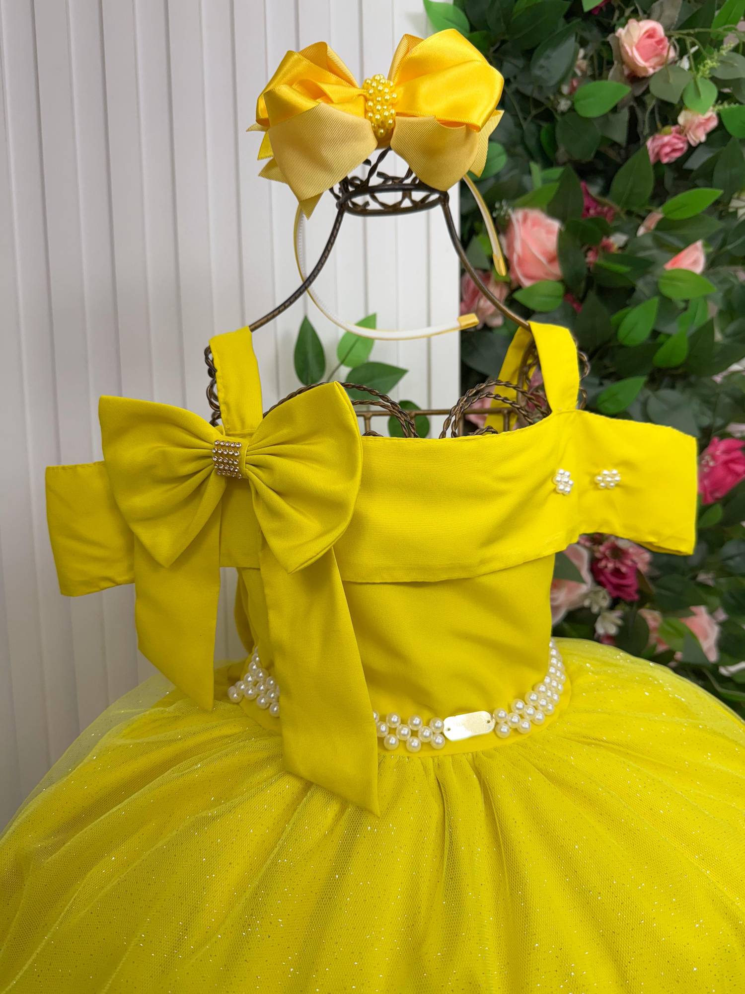 Vestido Longo Amarelo Doce Elegância em Tecido Techno Sport