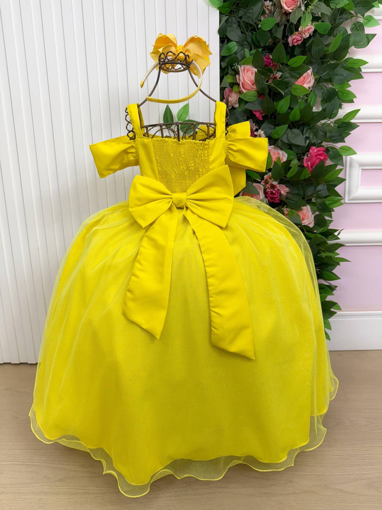 Vestido Longo Amarelo Doce Elegância em Tecido Techno Sport