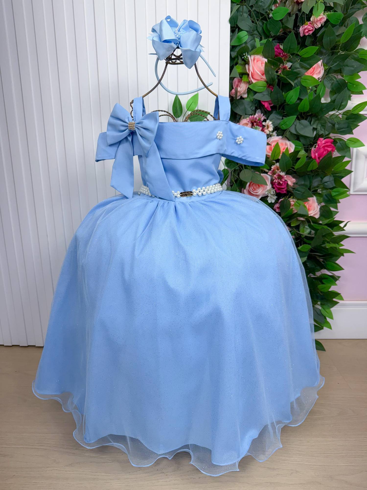 Vestido Longo Azul Bebê em Tecido Techno Sport com Laço e Cinto de Pérolas