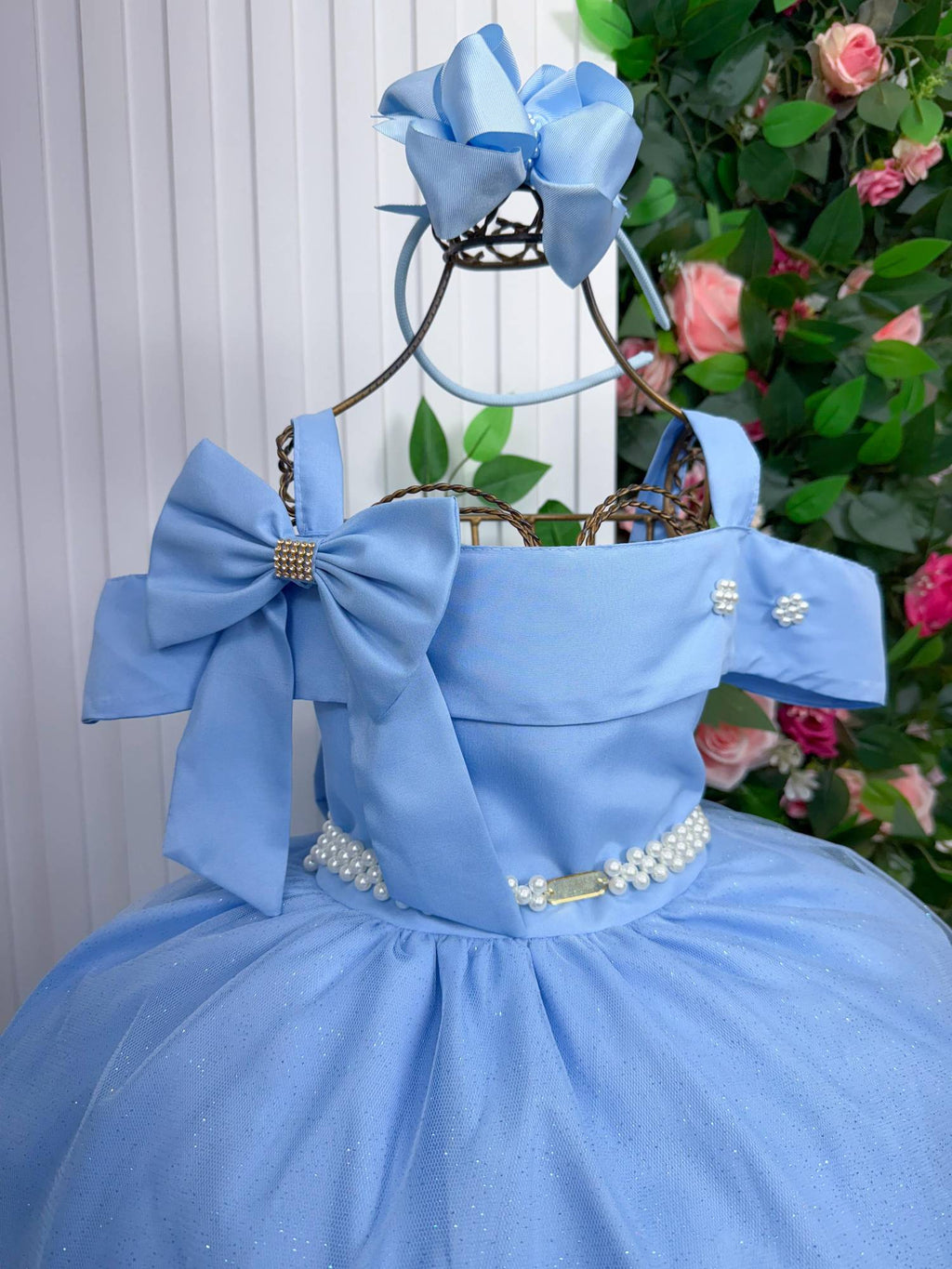 Vestido Longo Azul Bebê em Tecido Techno Sport com Laço e Cinto de Pérolas