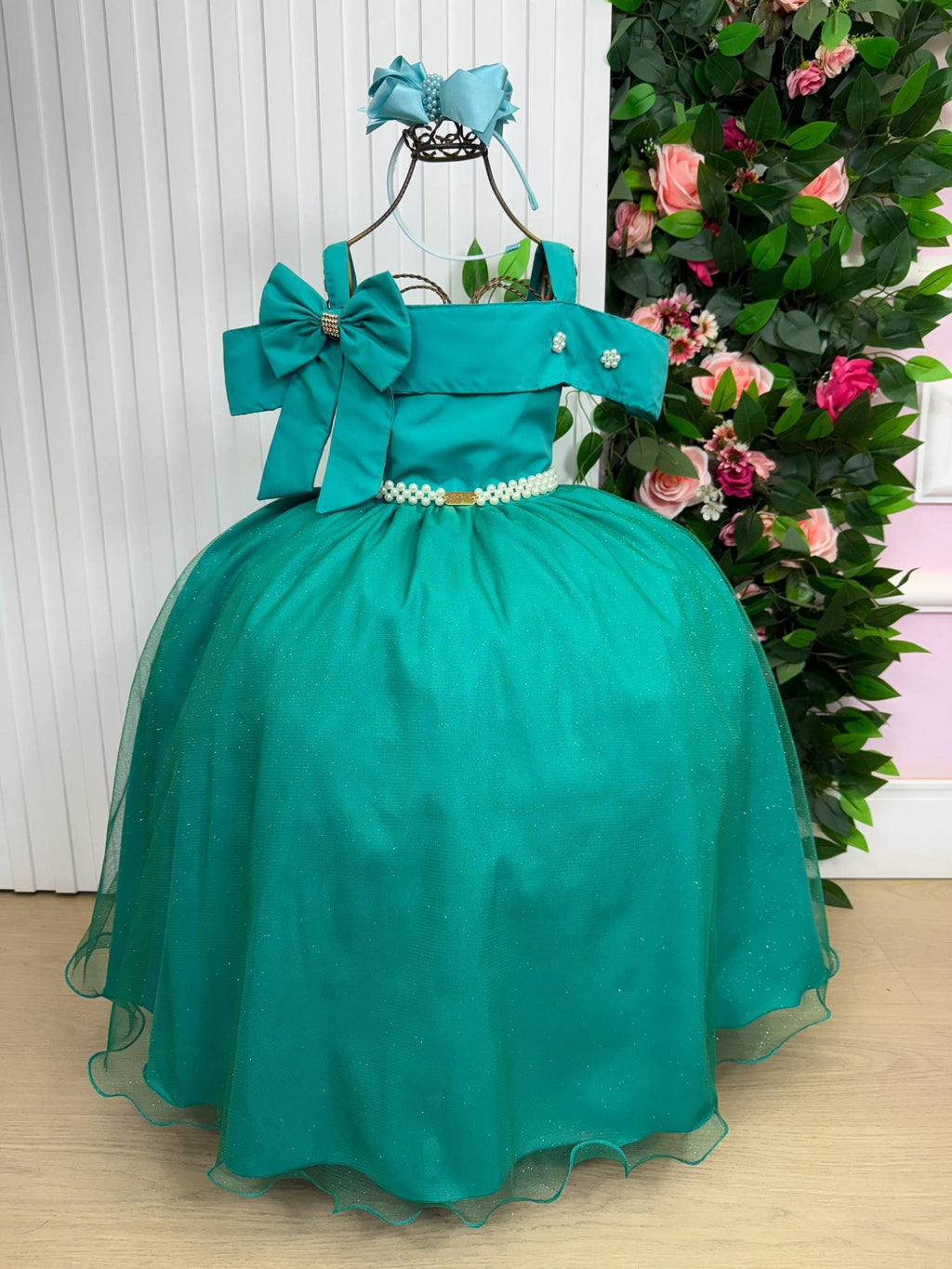 Vestido Longo Verde Jade com Laço e Detalhes em Pérolas