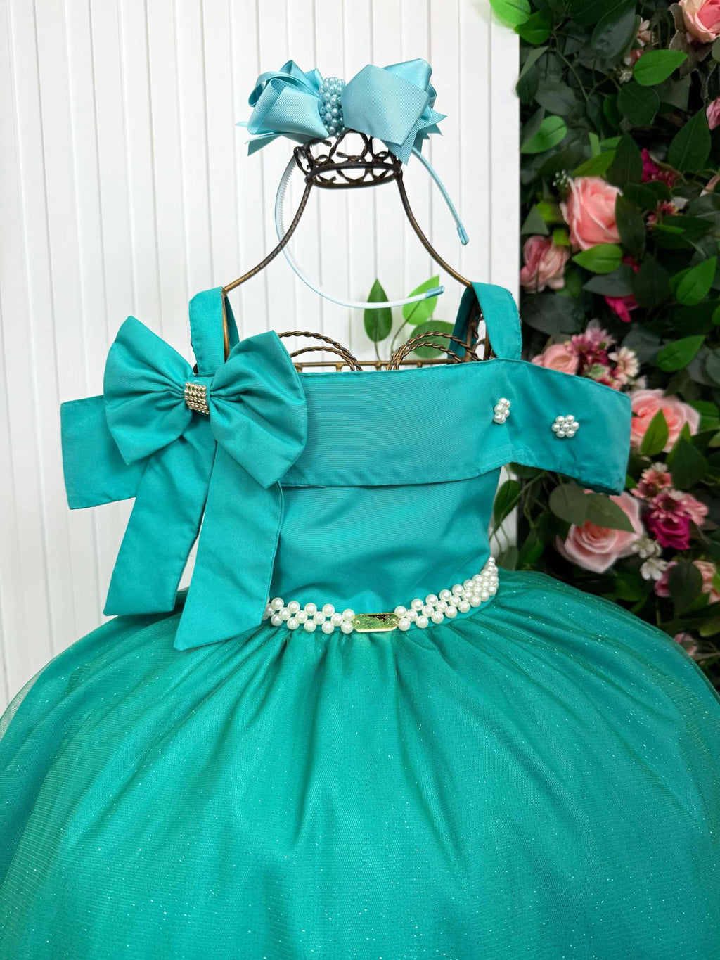 Vestido Longo Verde Jade com Laço e Detalhes em Pérolas