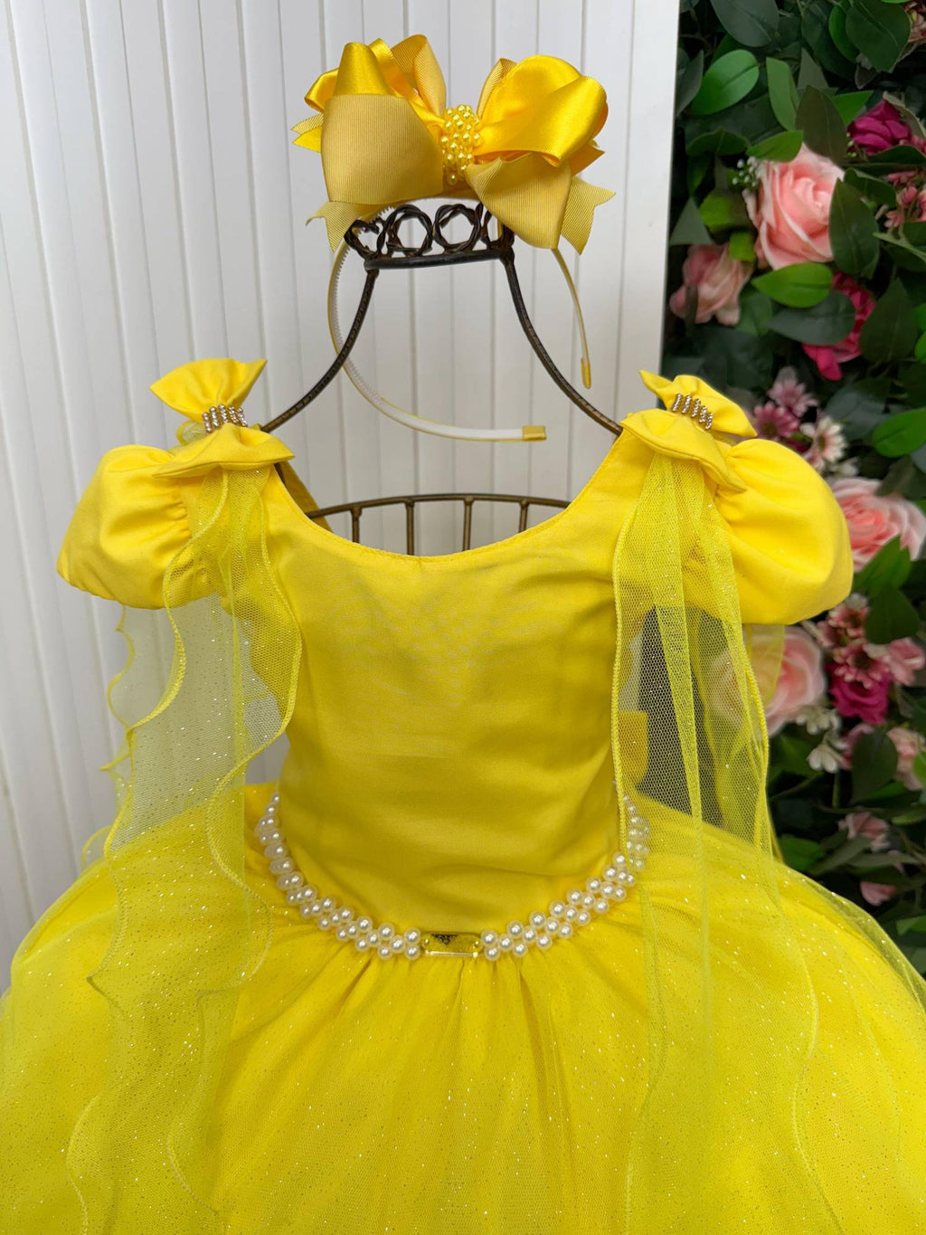 Vestido Longo Amarelo com Laço e Tule para Festas