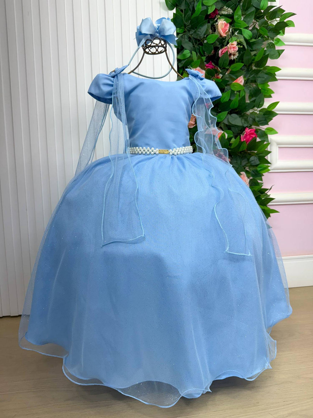 Vestido Longo Azul Bebê em Techno Sport com Laço e Cinto de Pérolas