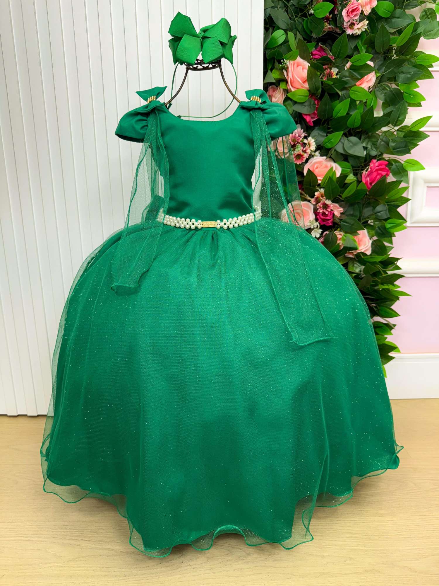 Vestido Longo Verde Bandeira com Tecido Techno Sport e Detalhes em Tule