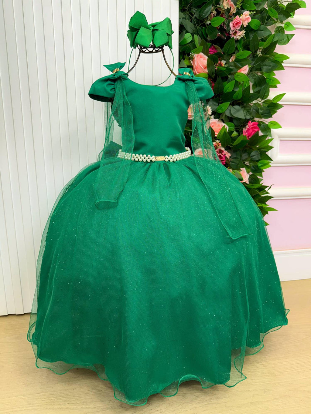 Vestido Longo Verde Bandeira com Tecido Techno Sport e Detalhes em Tule