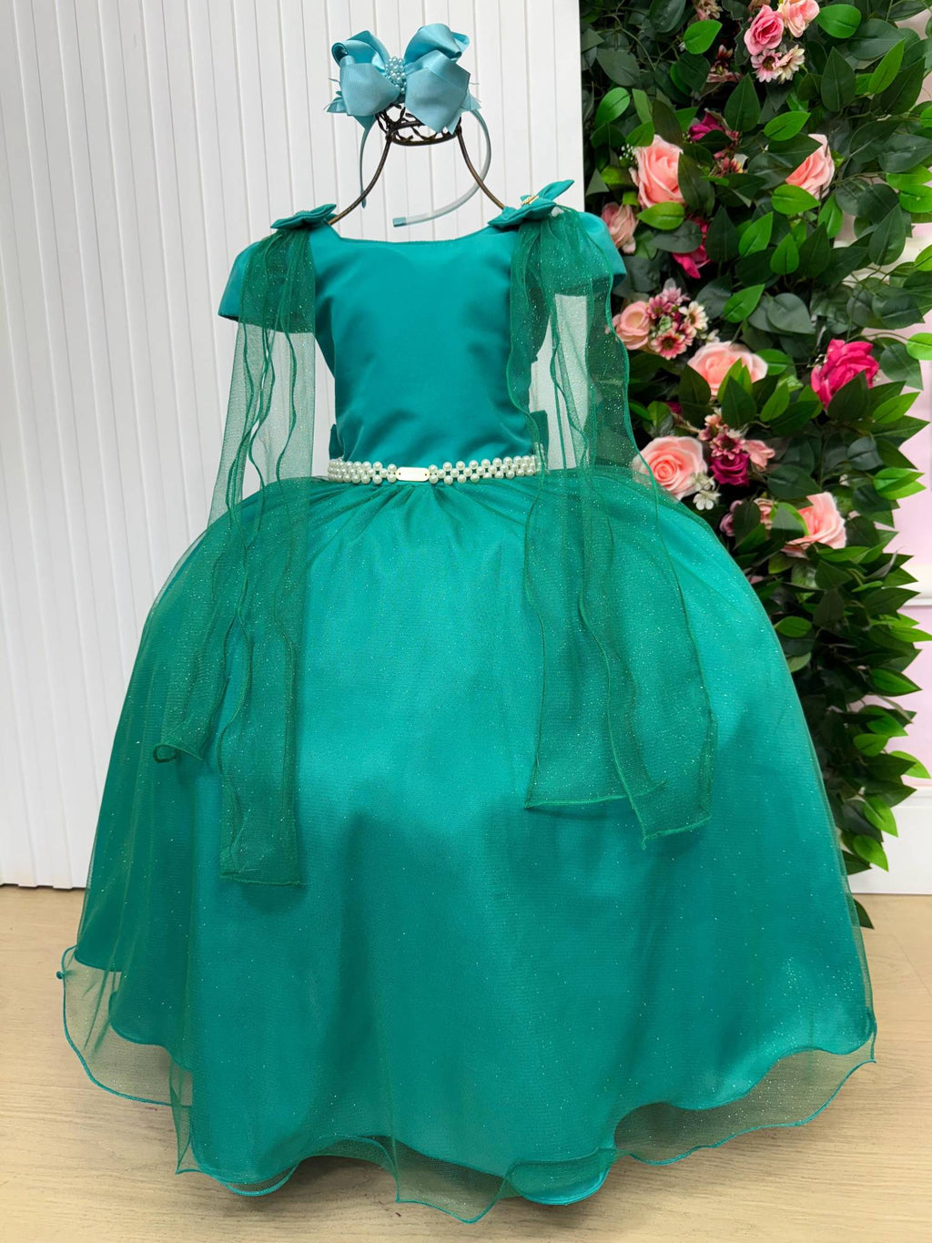 Vestido Longo Verde Jade em Tecido Techno Sport com Laço e Cinto de Pérolas