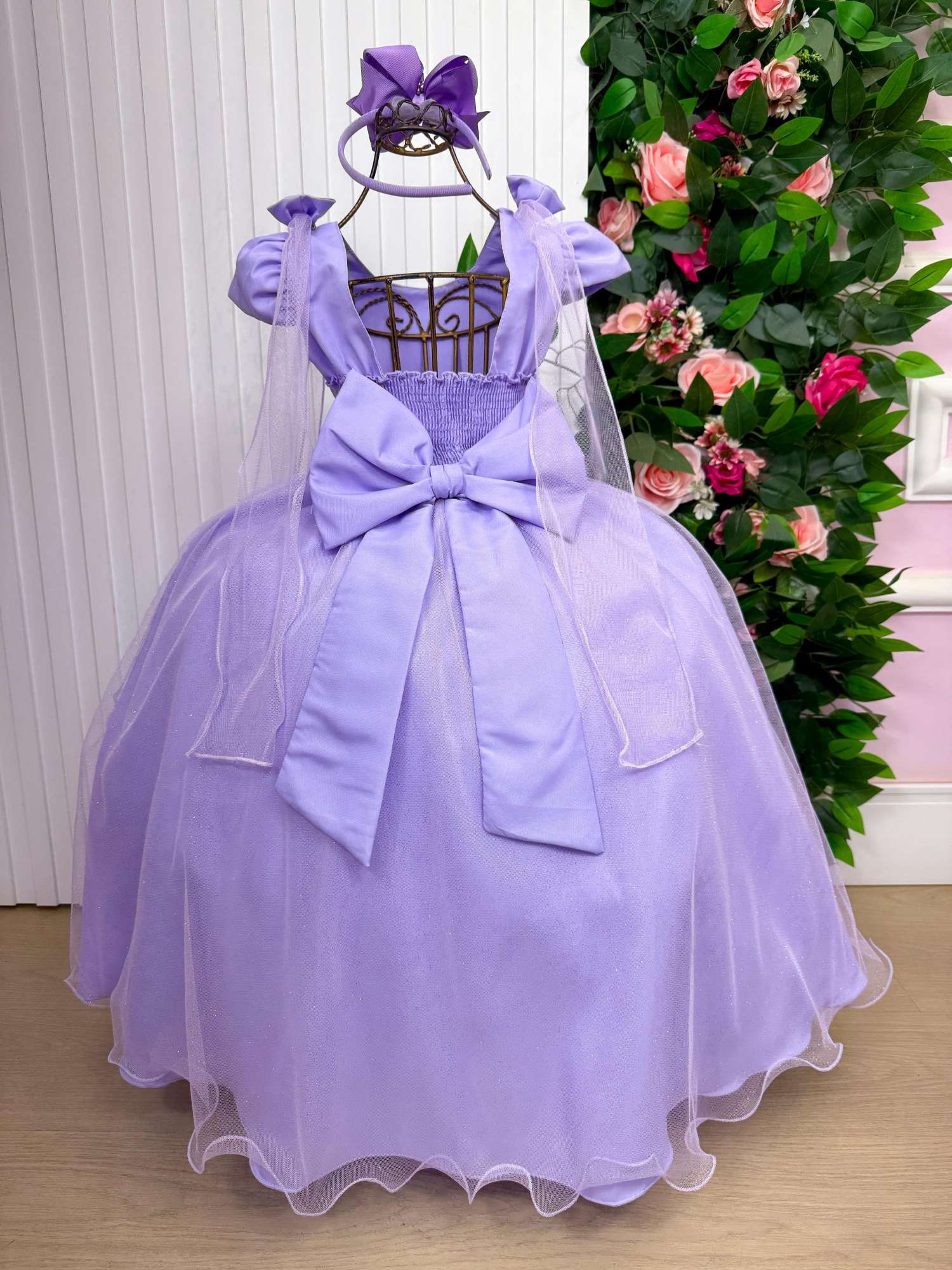 Vestido Longo Lilás de Tecido Techno Sport com Laço e Cinto de Pérolas