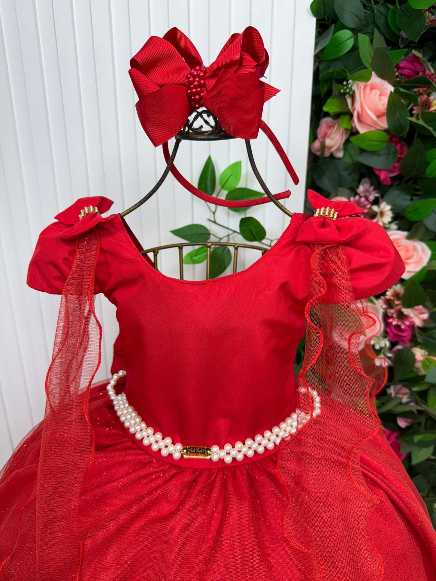 Vestido Longo Vermelho de Tecido Techno Sport com Laço e Cinto de Pérolas
