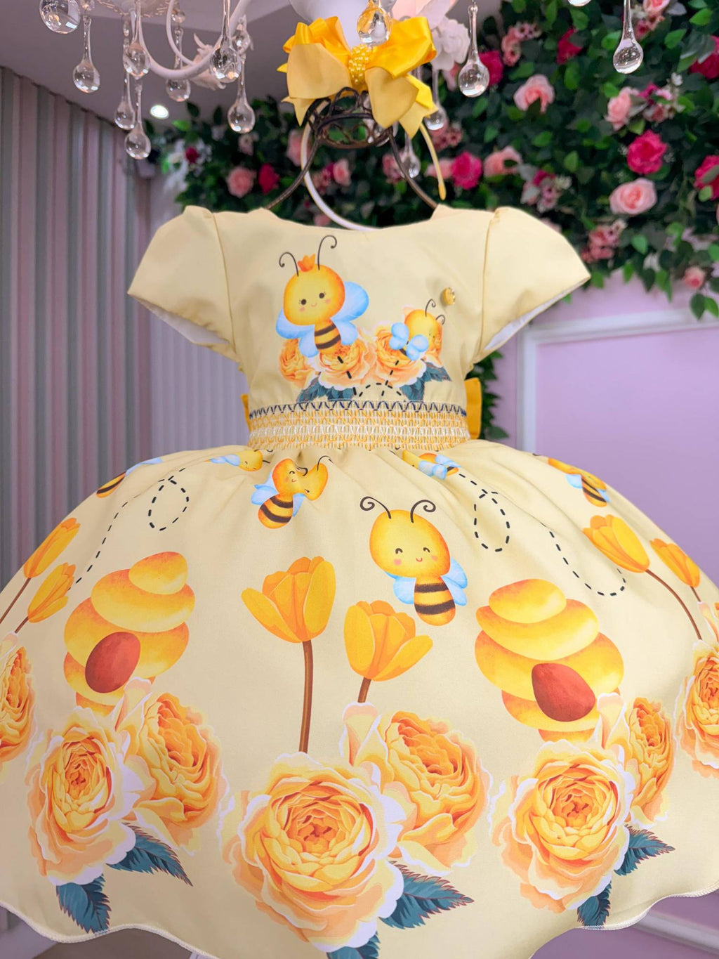 Vestido Infantil Temático Abelha com Estampa Lúdica e Cinto Detalhado