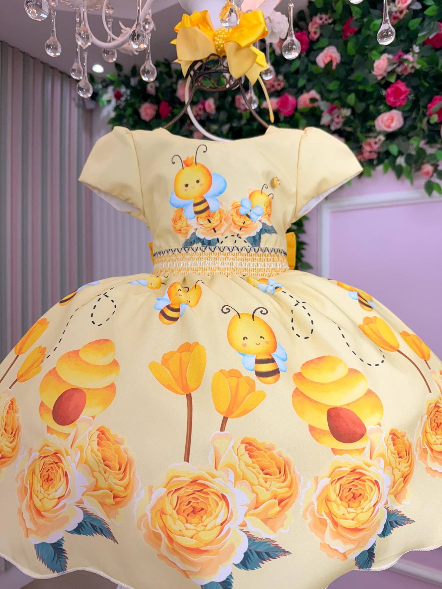 Vestido Infantil Temático Abelha com Estampa Lúdica e Cinto Detalhado