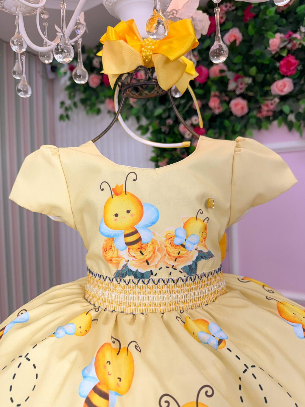 Vestido Infantil Temático Abelha com Estampa Lúdica e Cinto Detalhado