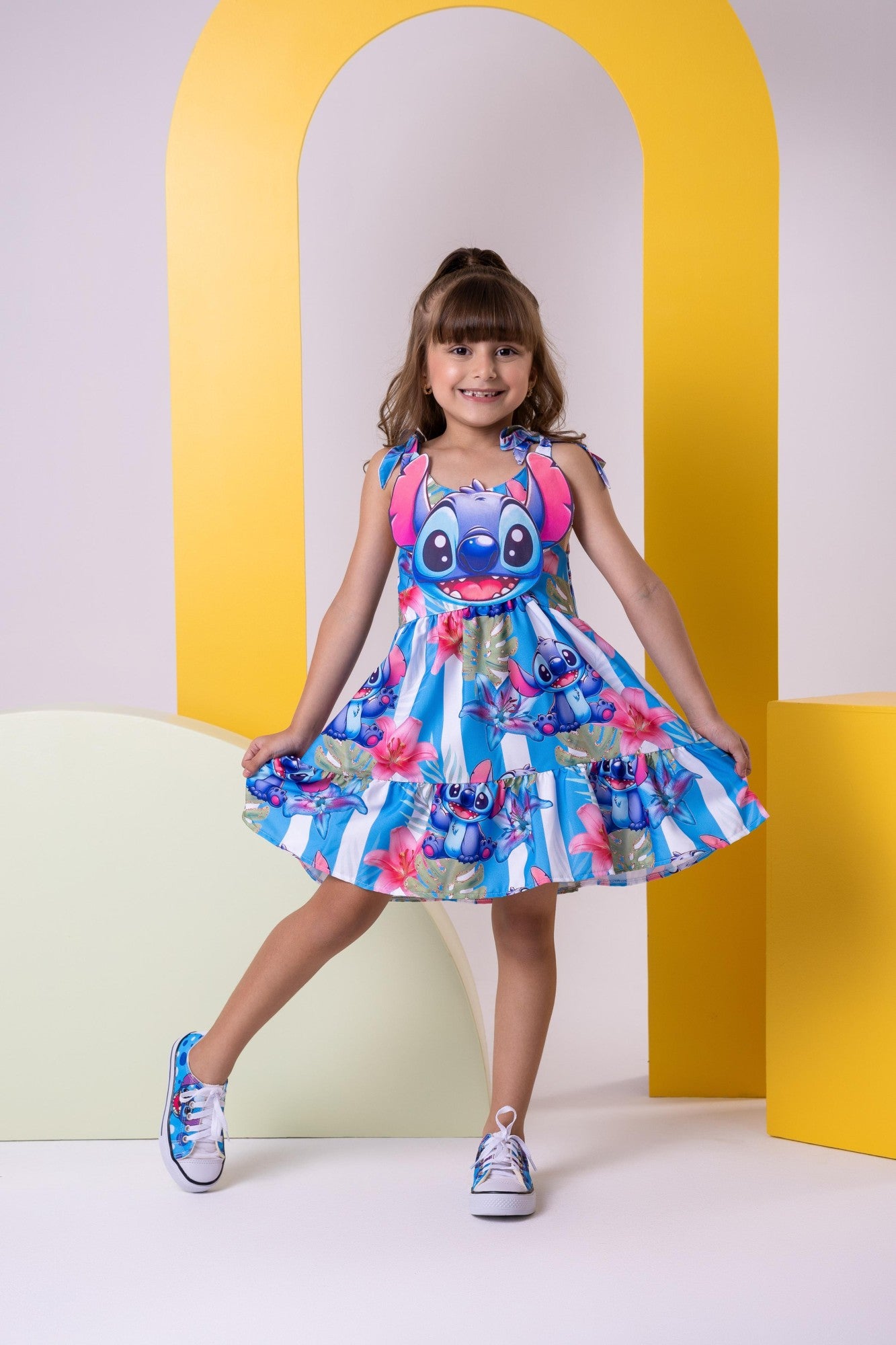 Vestido Azul Temático em Tecido Crepinhos para Crianças