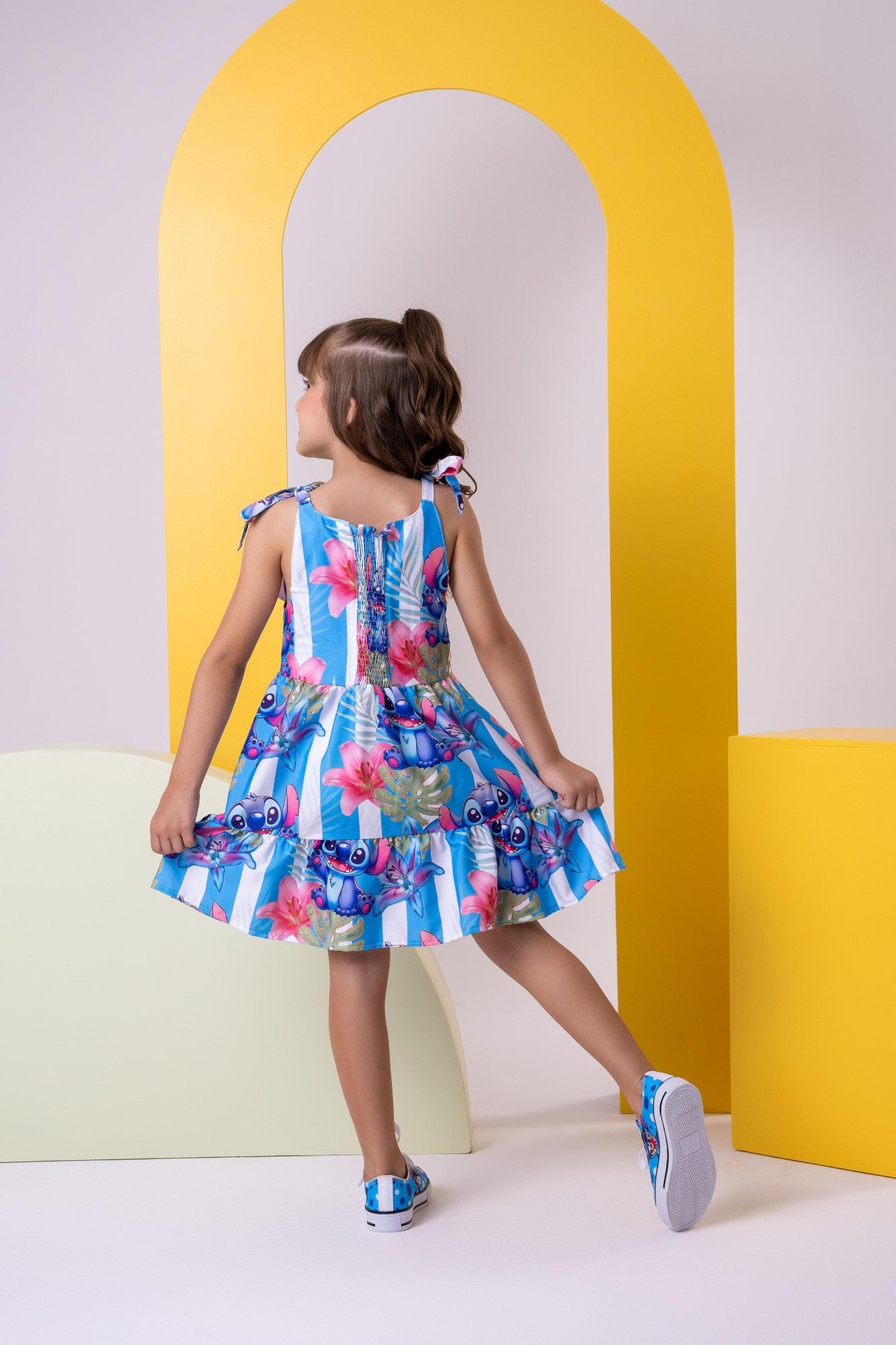 Vestido Azul Temático em Tecido Crepinhos para Crianças