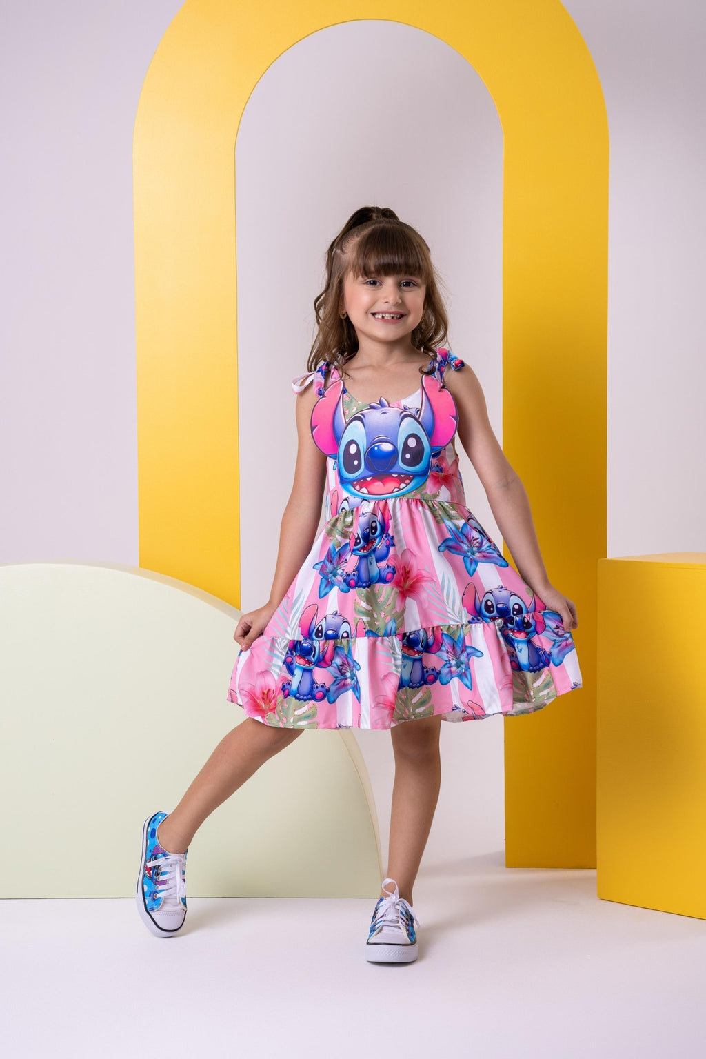 Vestido Rosa Temático em Tecido Crepinho para Crianças