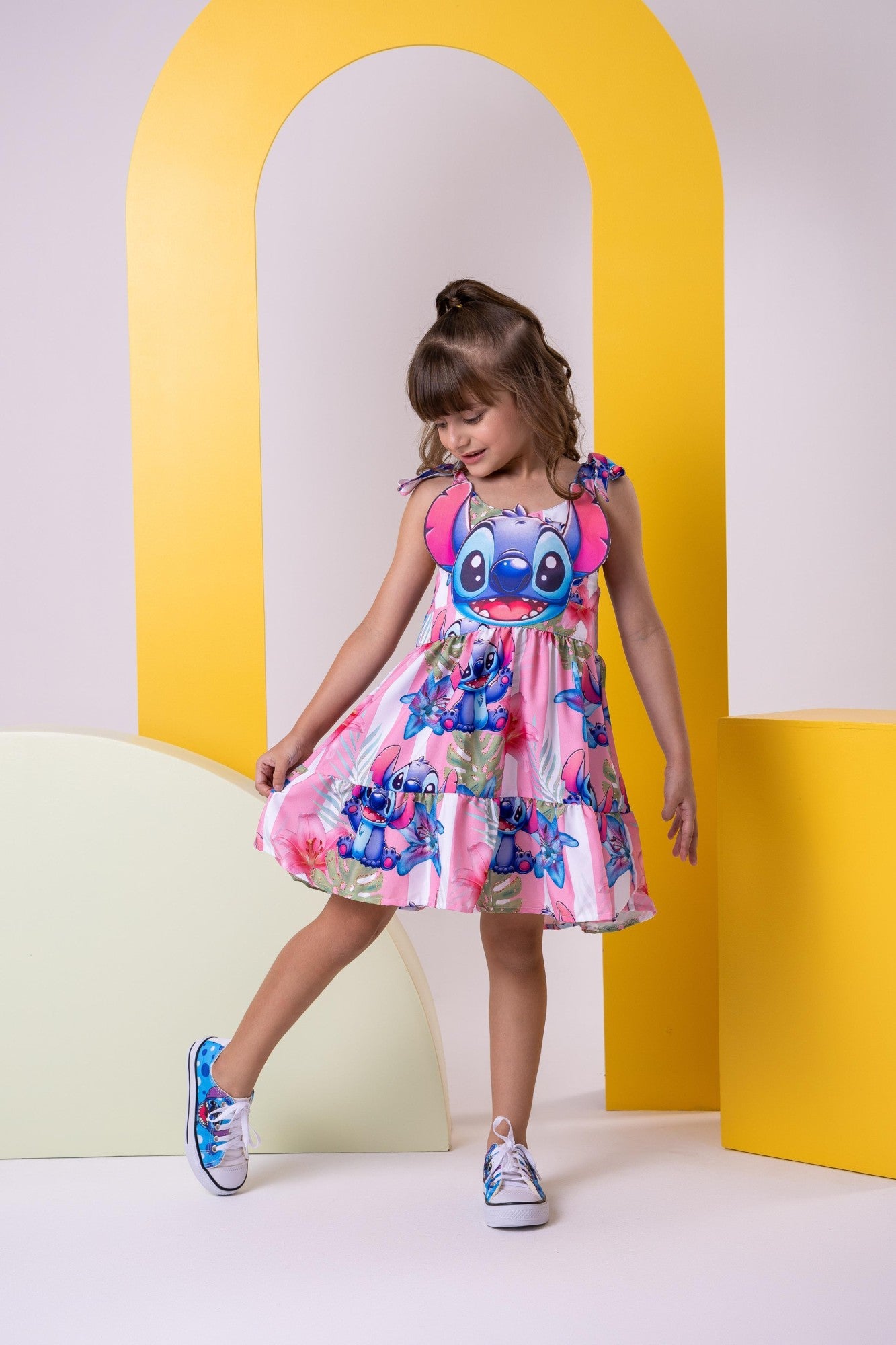Vestido Rosa Temático em Tecido Crepinho para Crianças