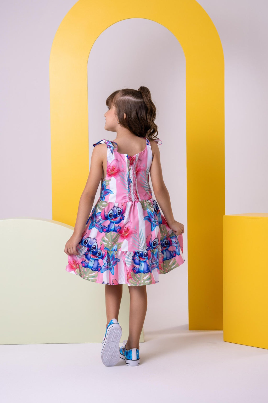 Vestido Rosa Temático em Tecido Crepinho para Crianças