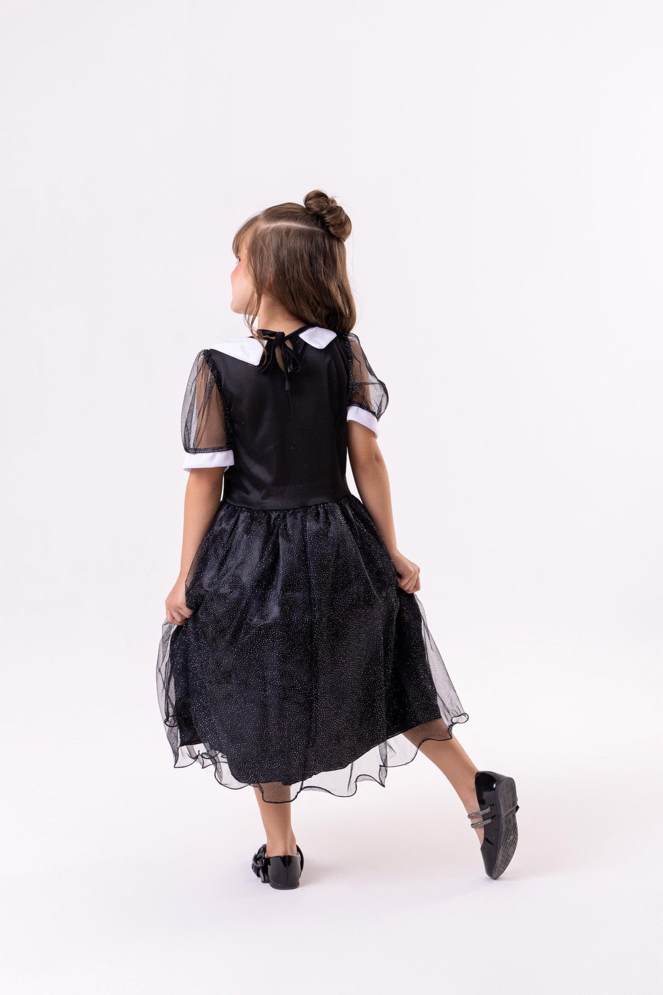 Fantasia Infantil Wandinha em Tule Preto com Gola Branca