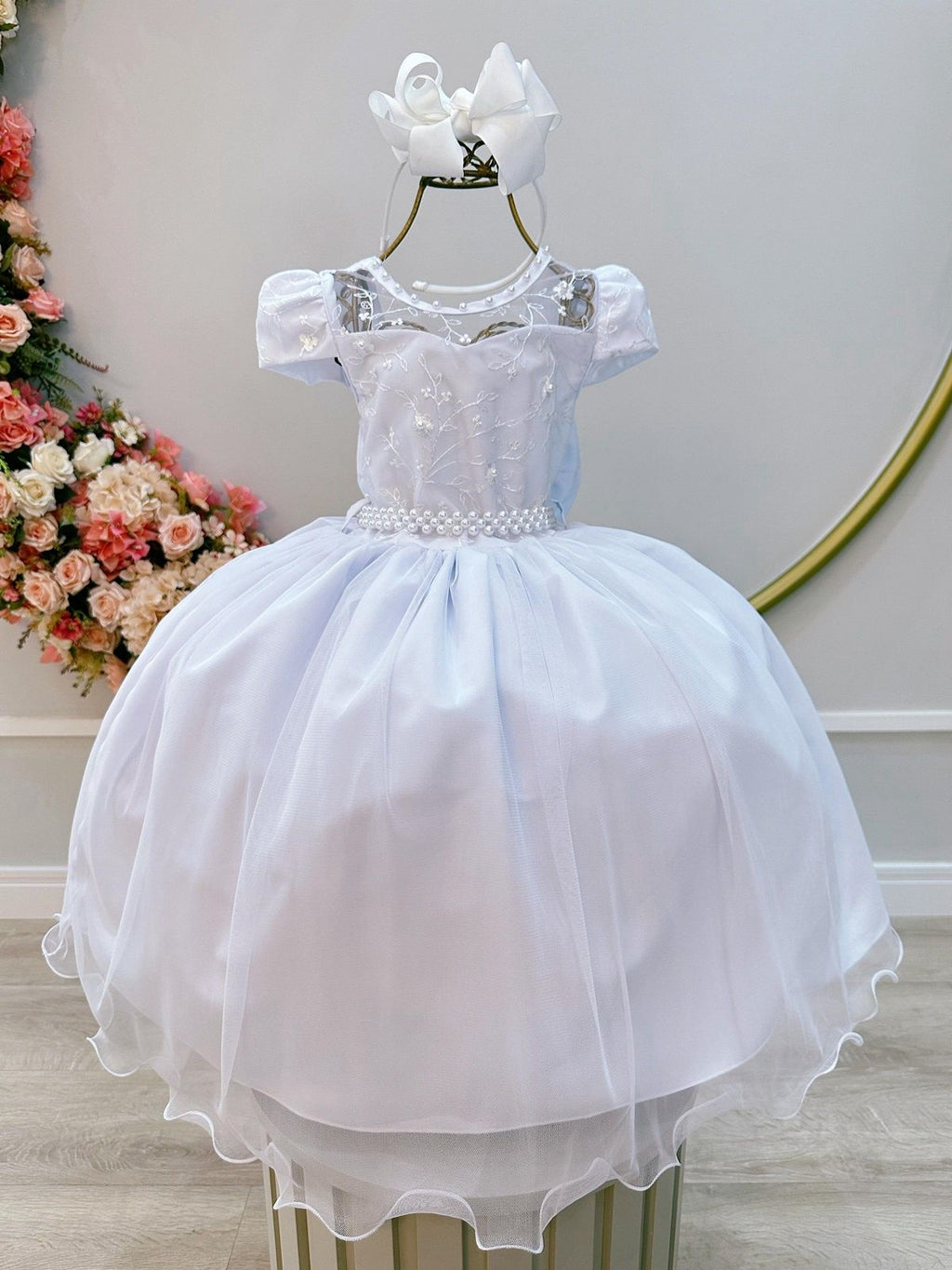 Vestido Infantil Branco com Renda e Pérolas para Festas de Daminhas