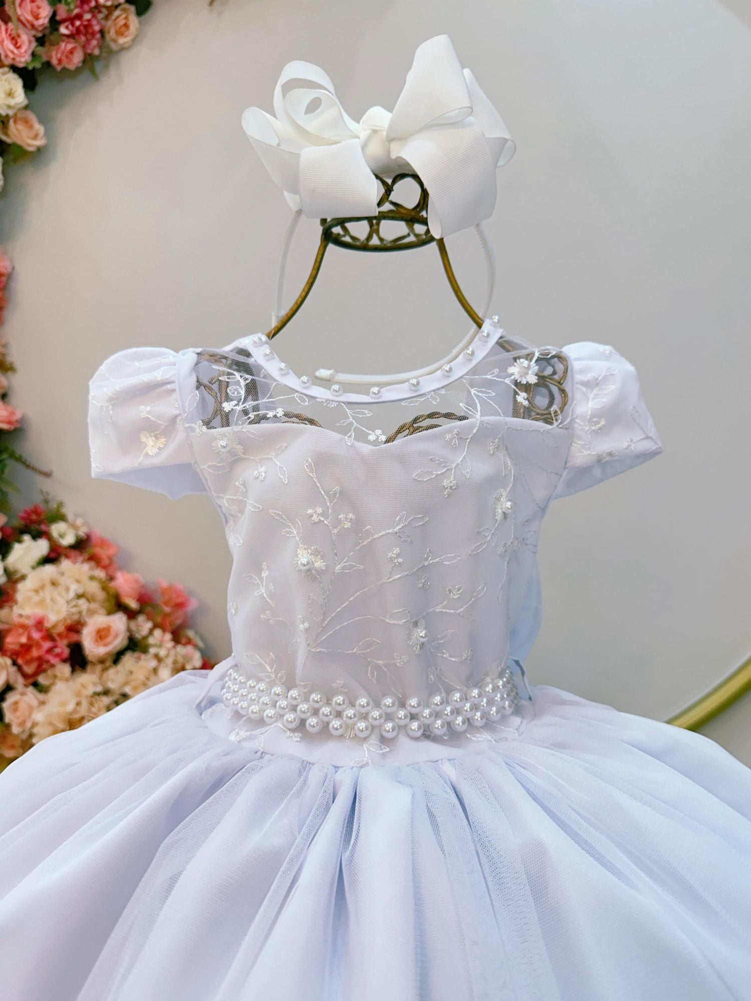 Vestido Infantil Branco com Renda e Pérolas para Festas de Daminhas