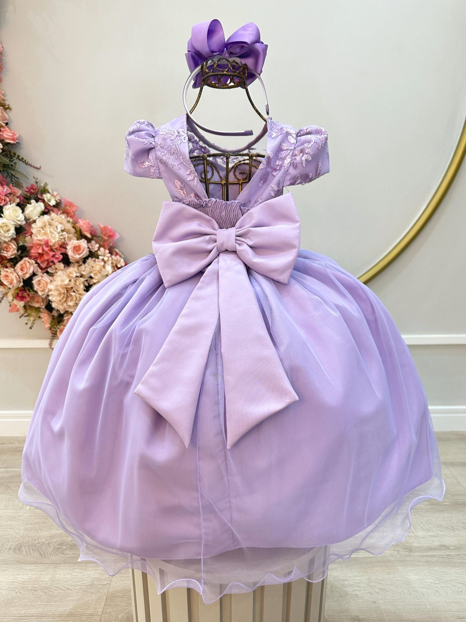 Vestido Infantil Lilás com Renda e Pérolas para Festas de Daminhas