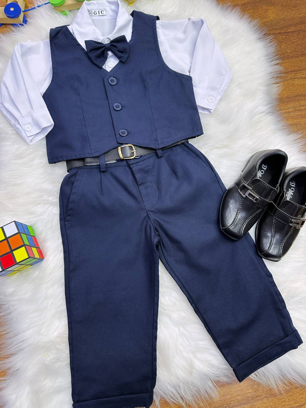 Conjunto Social Pajem Camisa Branca e Calça Azul Escuro com Colete