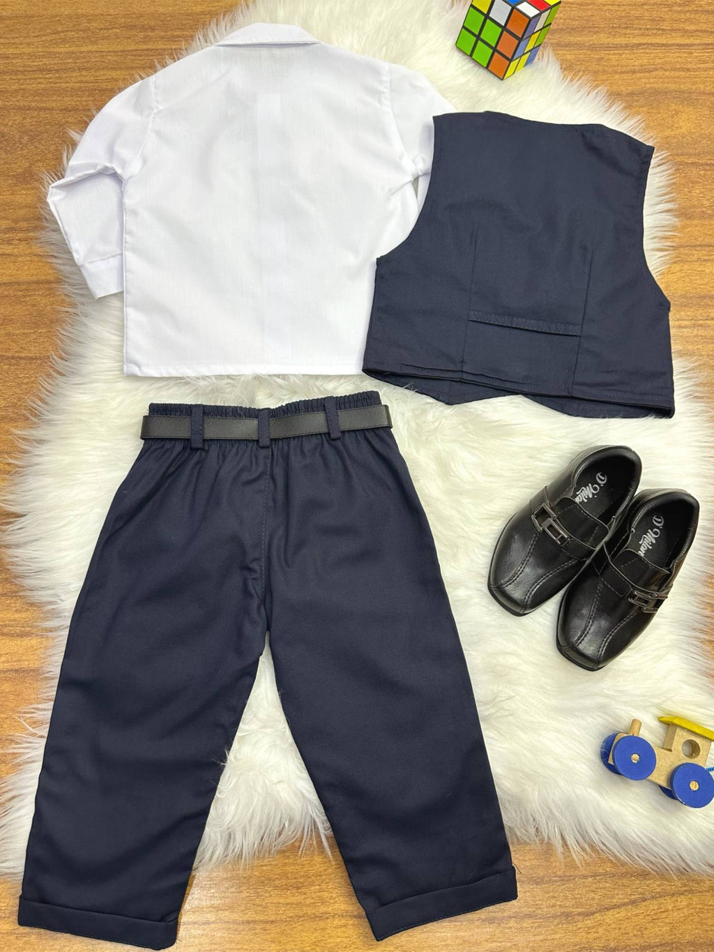 Conjunto Social Pajem Camisa Branca e Calça Azul Escuro com Colete
