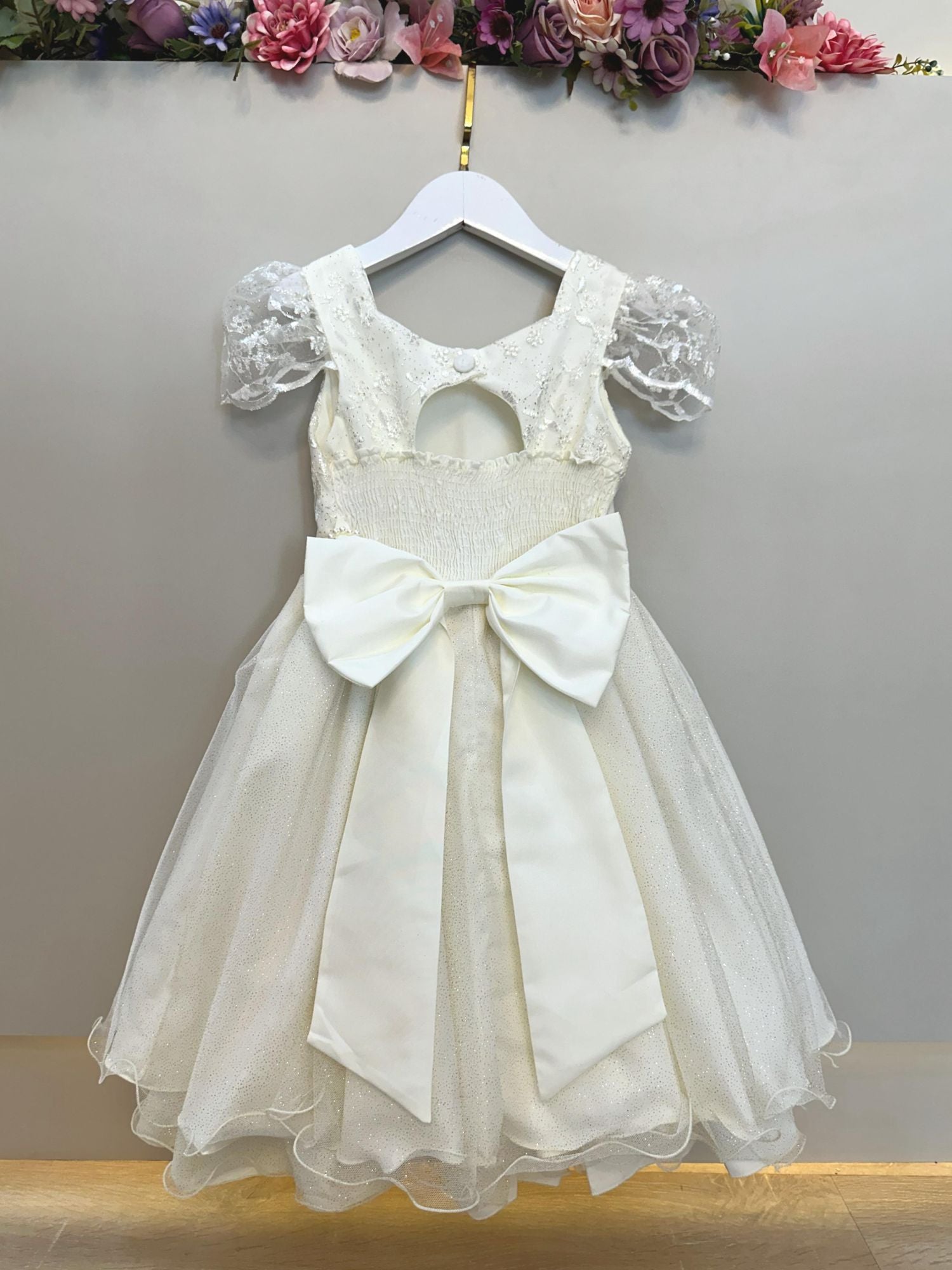 Vestido Infantil Marfim com Renda e Cinto de Pérolas para Festas