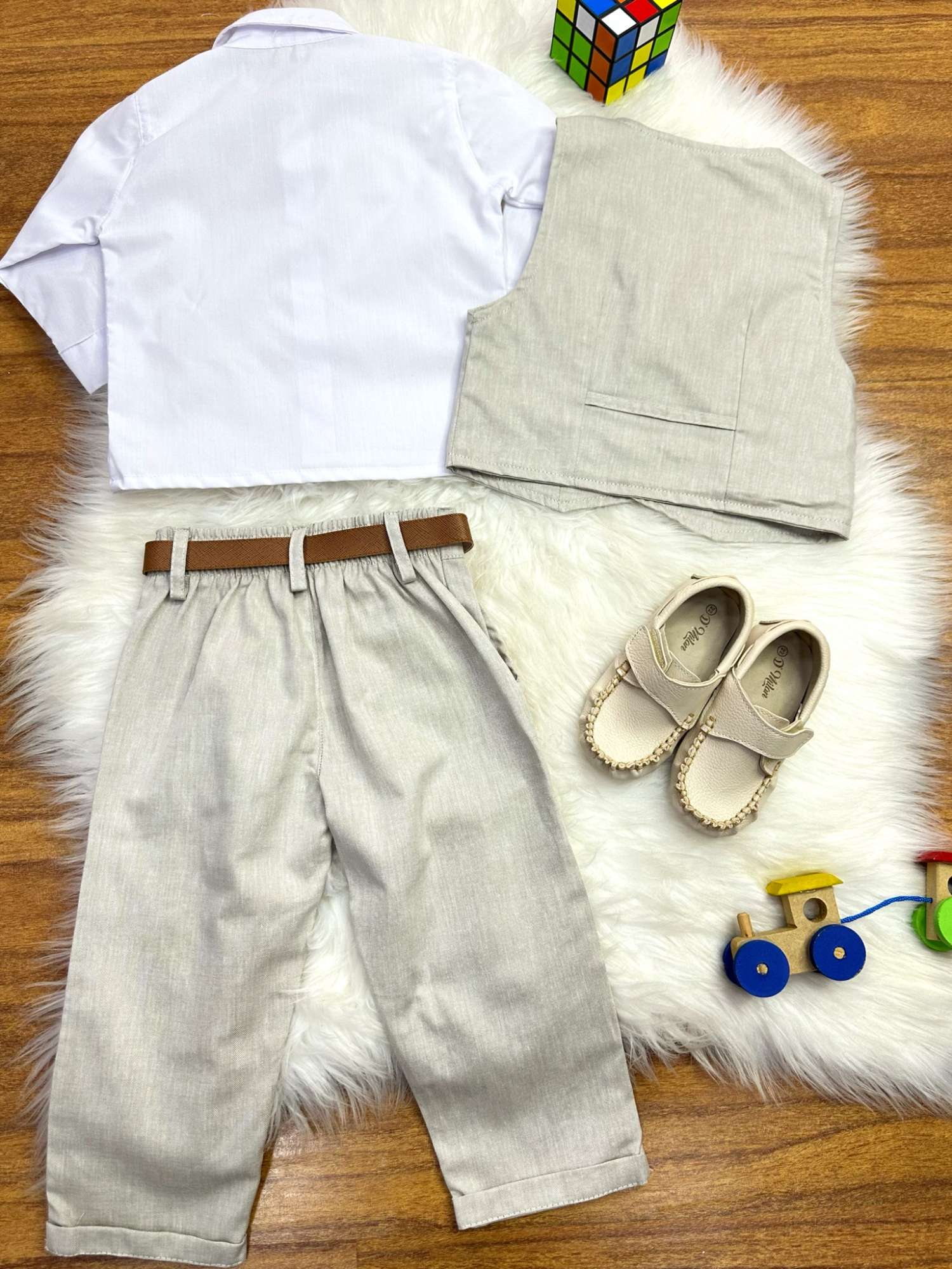Conjunto Social Luxo Pajem Bege com Colete e Camisa Branca